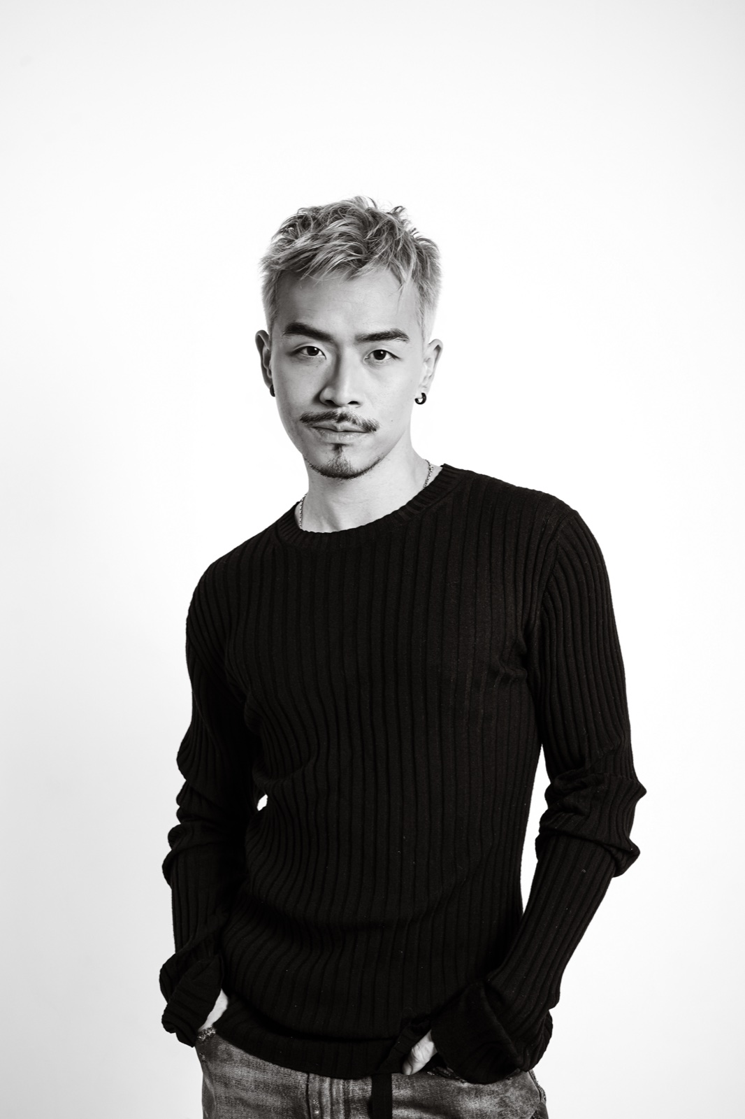 Portrait of Jason Yuan.